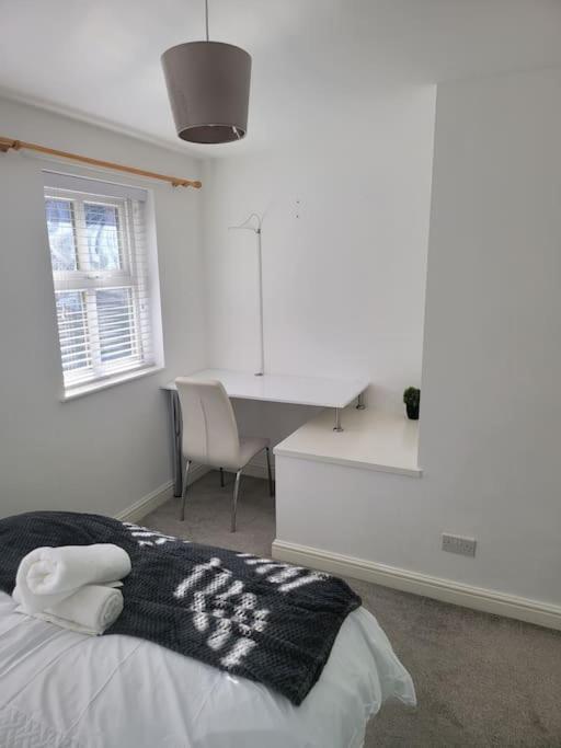 2 Bedroom End Of Terrace House Wellington  Bagian luar foto