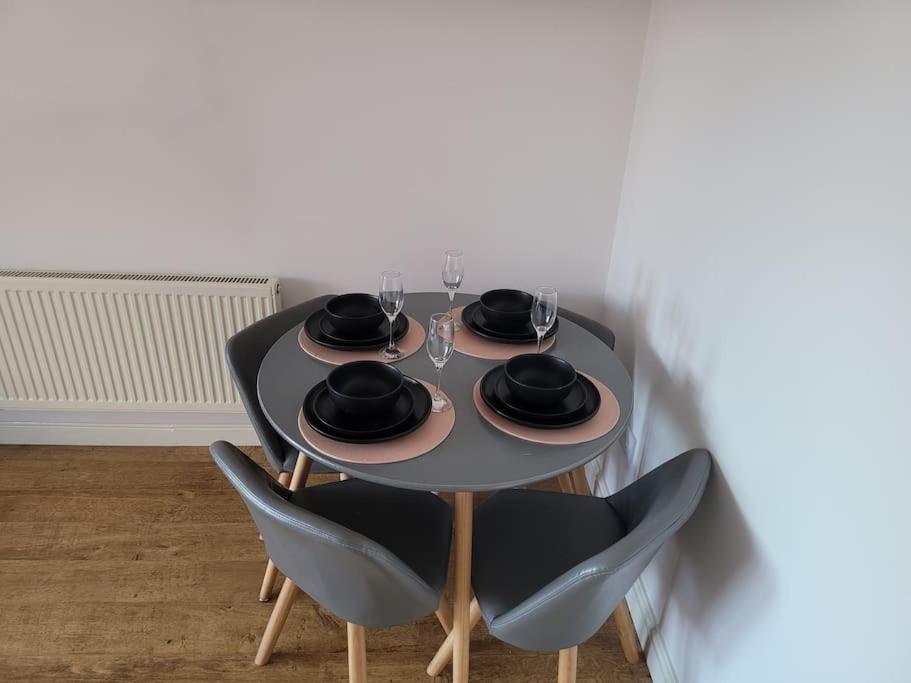 2 Bedroom End Of Terrace House Wellington  Bagian luar foto