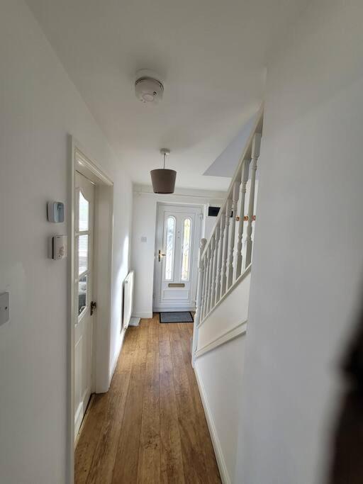 2 Bedroom End Of Terrace House Wellington  Bagian luar foto