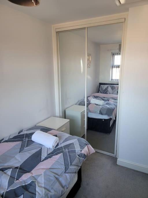 2 Bedroom End Of Terrace House Wellington  Bagian luar foto