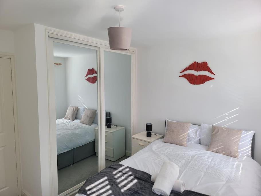 2 Bedroom End Of Terrace House Wellington  Bagian luar foto