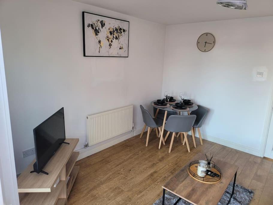 2 Bedroom End Of Terrace House Wellington  Bagian luar foto