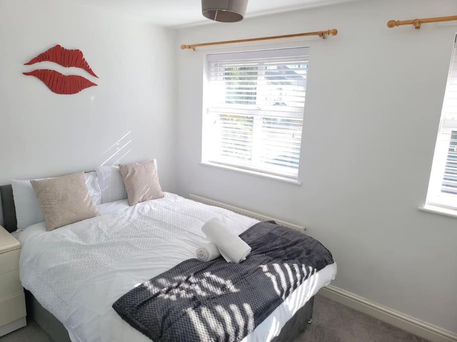 2 Bedroom End Of Terrace House Wellington  Bagian luar foto