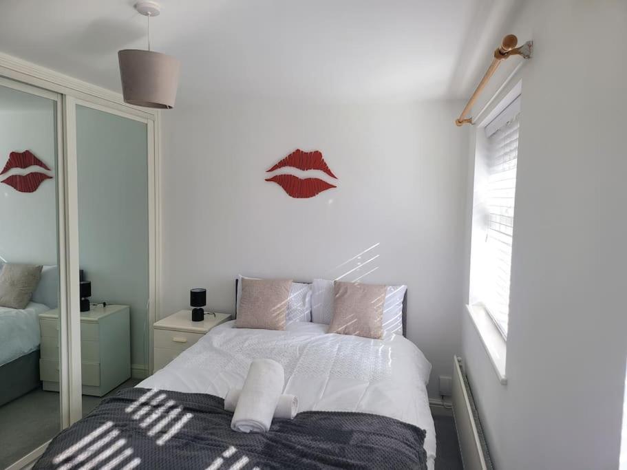 2 Bedroom End Of Terrace House Wellington  Bagian luar foto