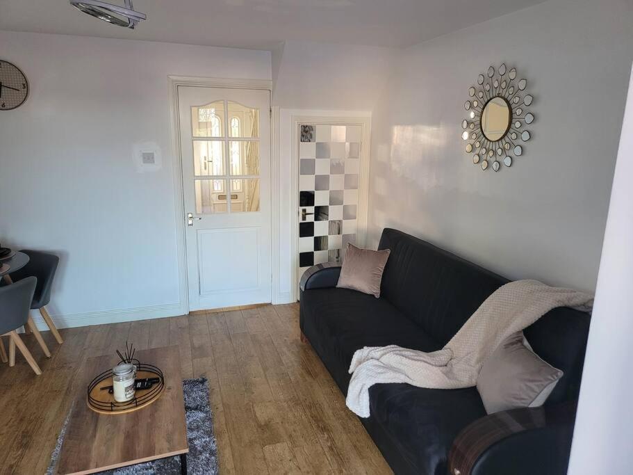 2 Bedroom End Of Terrace House Wellington  Bagian luar foto