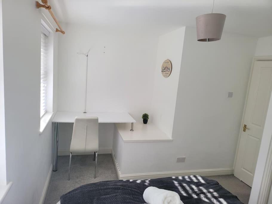 2 Bedroom End Of Terrace House Wellington  Bagian luar foto