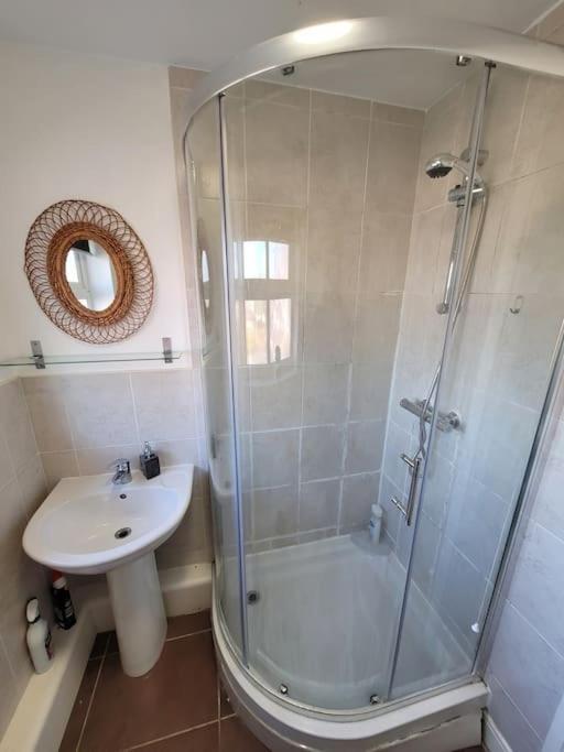2 Bedroom End Of Terrace House Wellington  Bagian luar foto